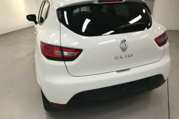 2015 Renault Clio Expression IV B98